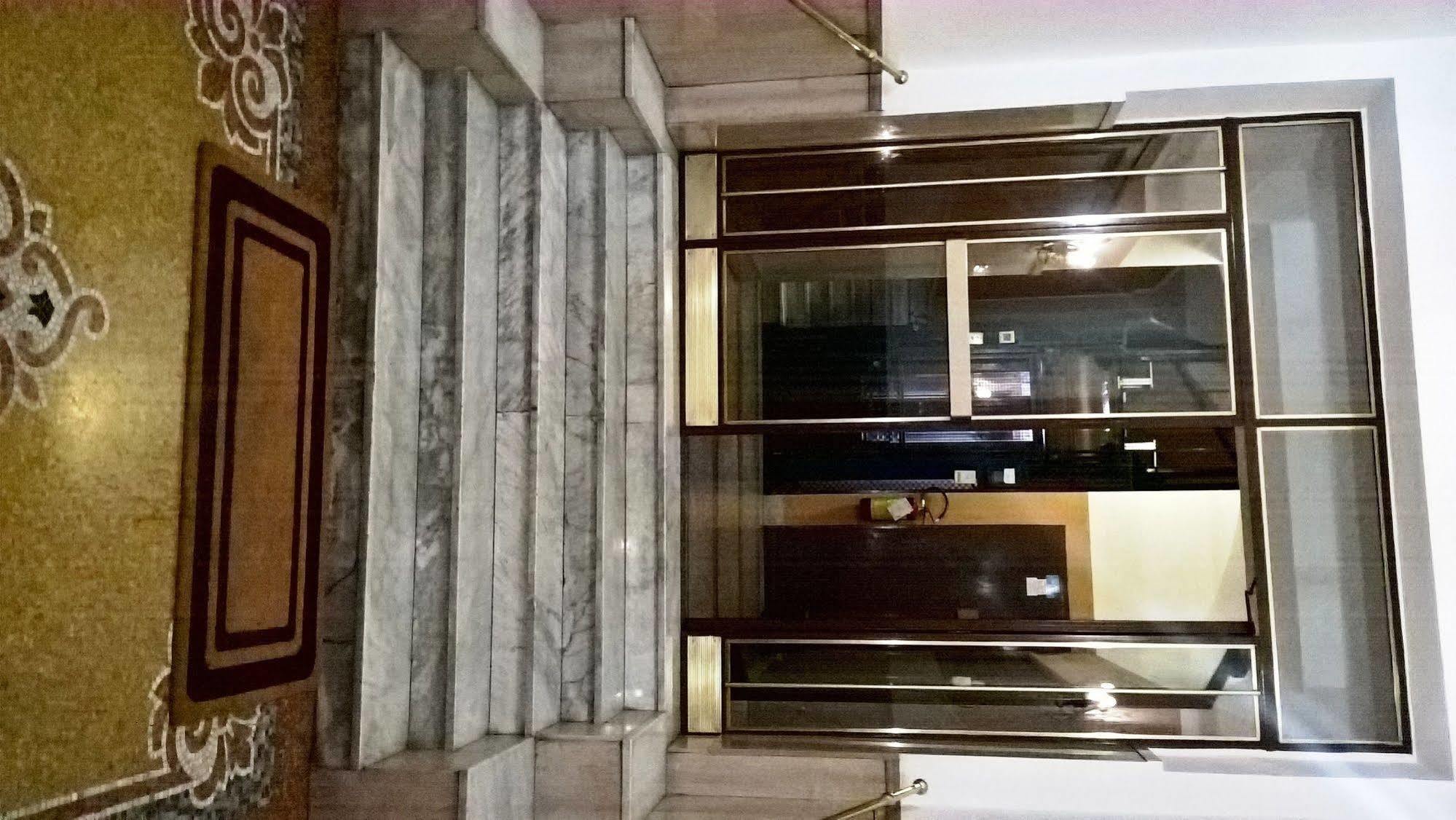Gigi Holiday Rooms Rzym Zewnętrze zdjęcie